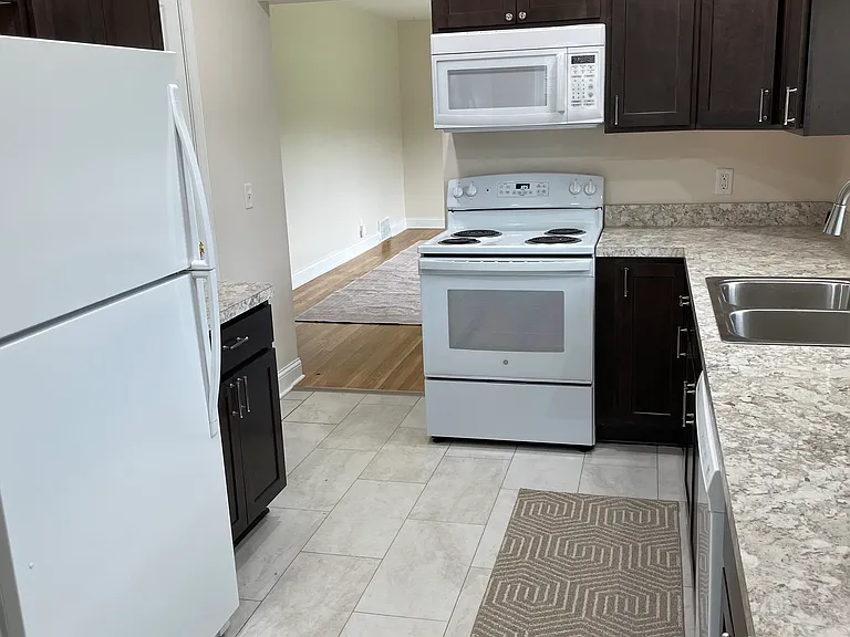 1400 Saint Michaels Ave — Photo 4