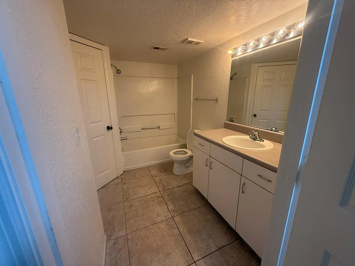 Building Photo - 2201 Metropolitan Way #1423