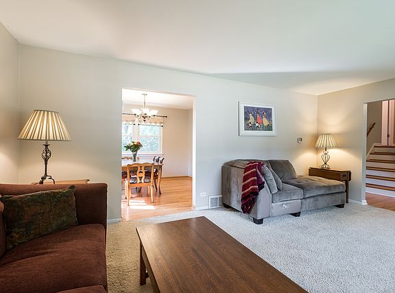 4th image of 312 Robin Hill Dr