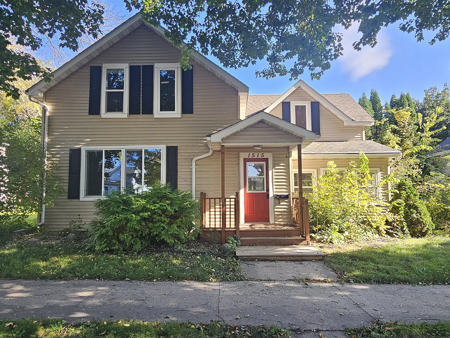 3 bed, 1905 sqft, $1,995 — Photo 1