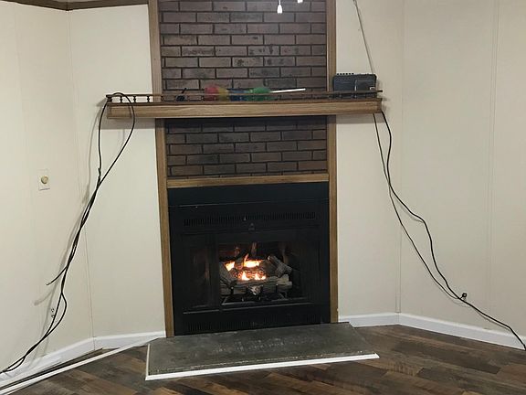 Livingroom w/ propane fireplace