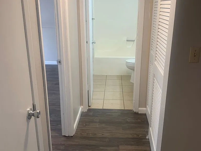 305 Pine St — Photo 10