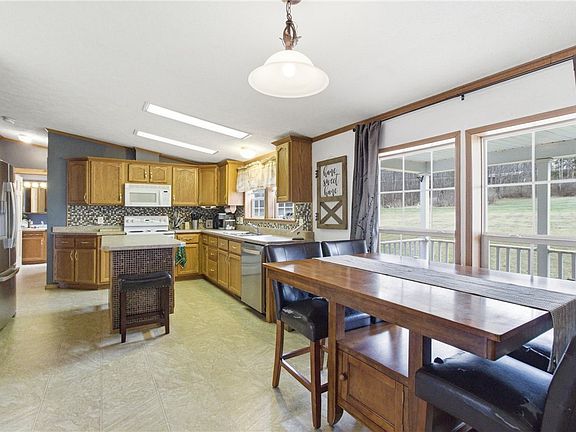 4th image of 2989 Route 38