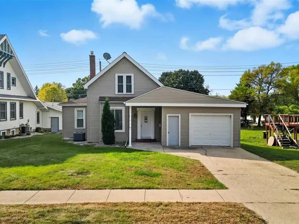 18 E Main St, Madelia, MN 56062