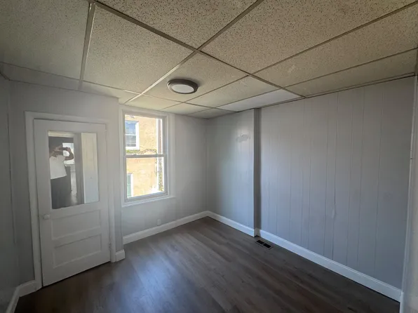 843 S Alden St, Philadelphia, PA 19143