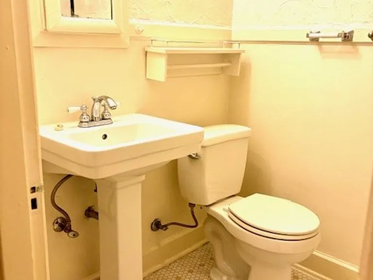 West Coast Arms Apartments — Photo 7