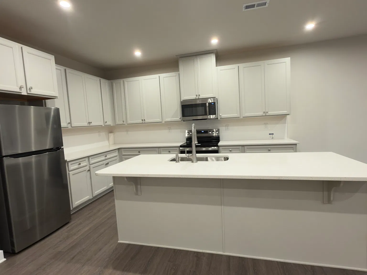 3 bed, 2.5 bath, 1750 sqft, $2,200 — Photo 4