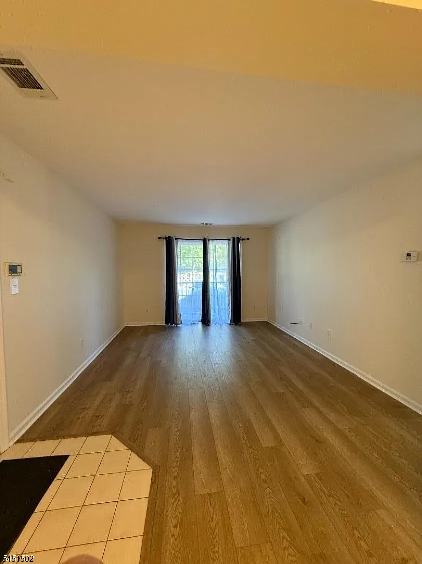 107 Stratford Pl — Photo 2
