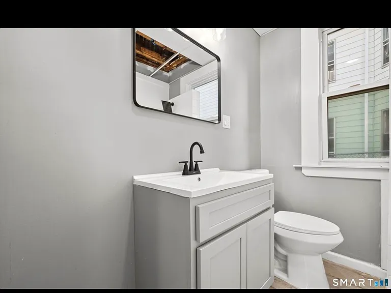 362-364 Sigourney St #1 — Photo 6