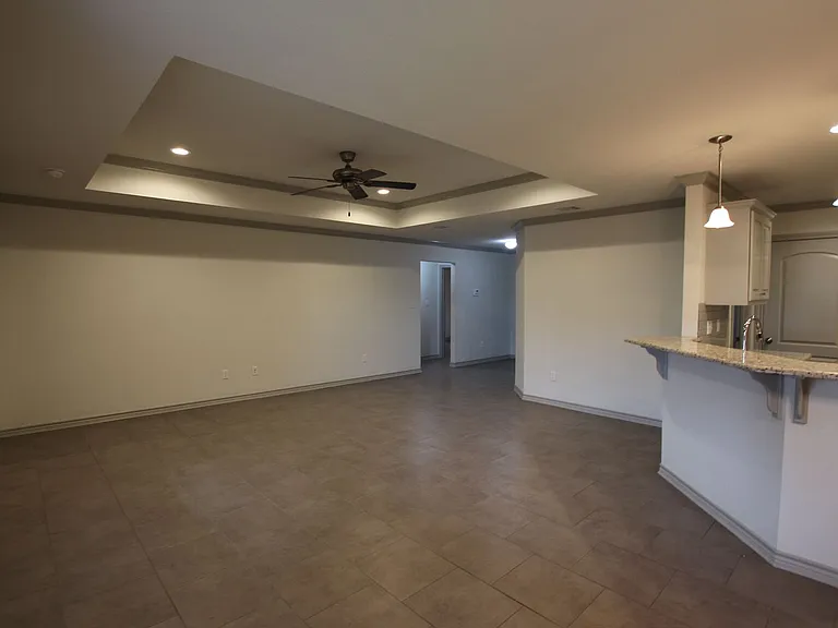 Beautiful 3 Bedroom 2 Bathroom Townhouse In South Tyler! Now Offering 1/2 Off First Full Months R... — Photo 6