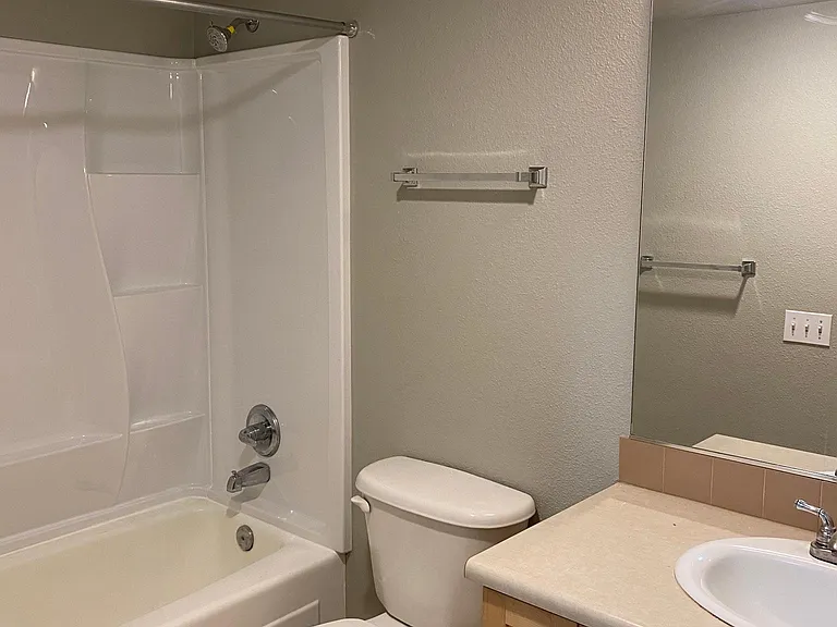 9805 Avondale Rd NE #240 — Photo 3