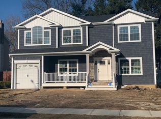 96 1st Ave, Massapequa Park, NY 11762