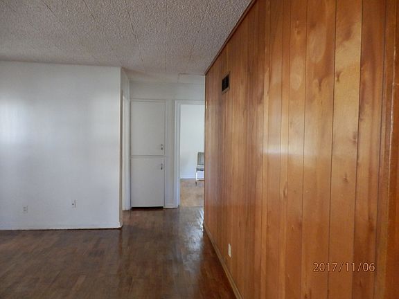 hallway to bedrooms