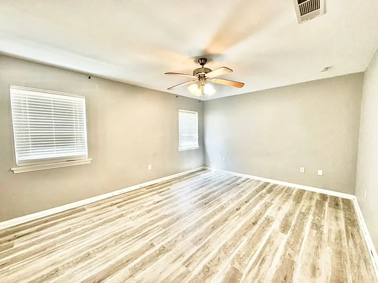 15826 New Market Dr — Photo 19