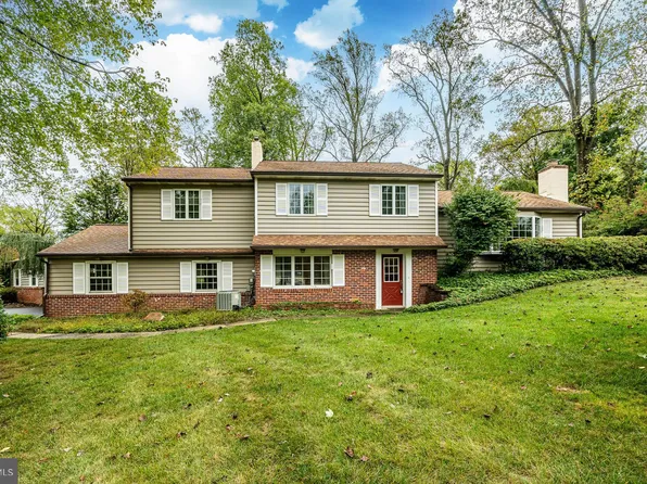 319 Horseshoe Ln, Downingtown, PA 19335
