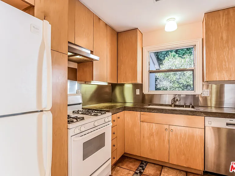 801 Brooks Ave — Photo 6