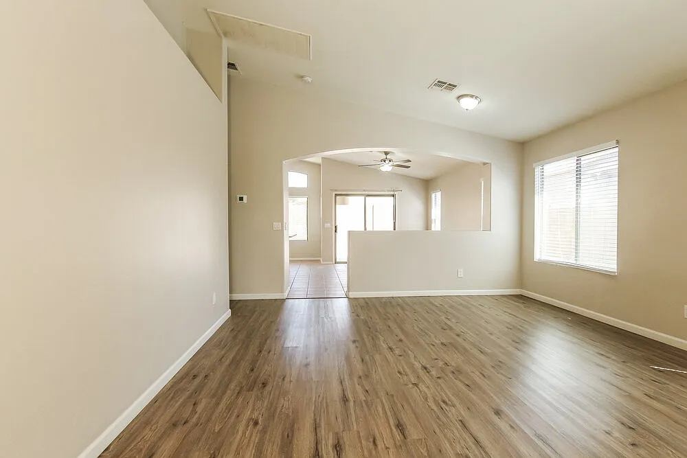 3 bed, 2.0 bath, 1590 sqft, $2,185 — Photo 4