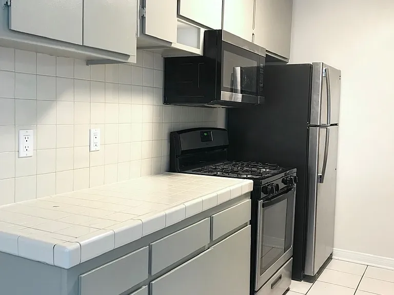 3762 Canfield Ave — Photo 4