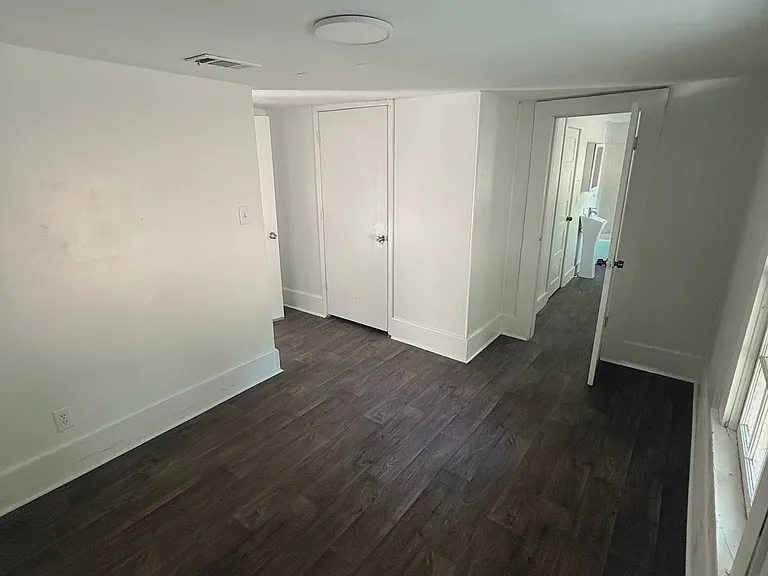535 E Railroad St — Photo 8