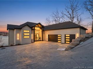 957 Grand View Dr, Sunrise Beach, MO 65079