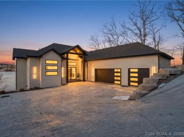 957 Grand View Dr, Sunrise Beach, MO 65079