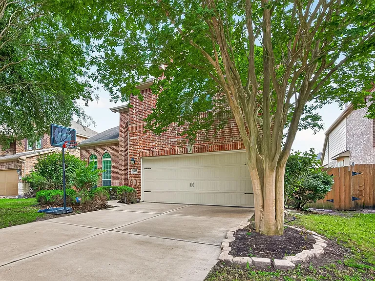 17415 Sandalisle Ln — Photo 2