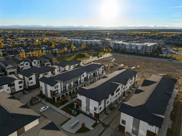 8235 S 8th Ave SW #414, Calgary, AB T3H 0R6