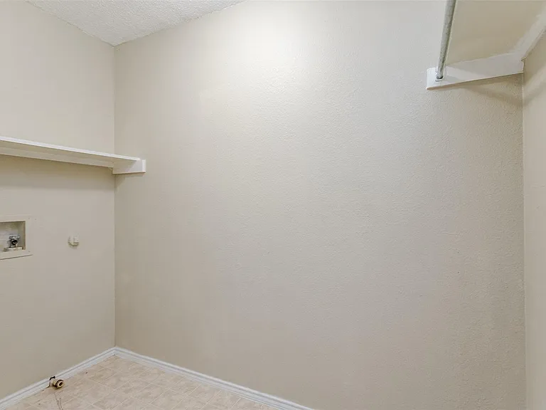 1308 Dundee Dr — Photo 2