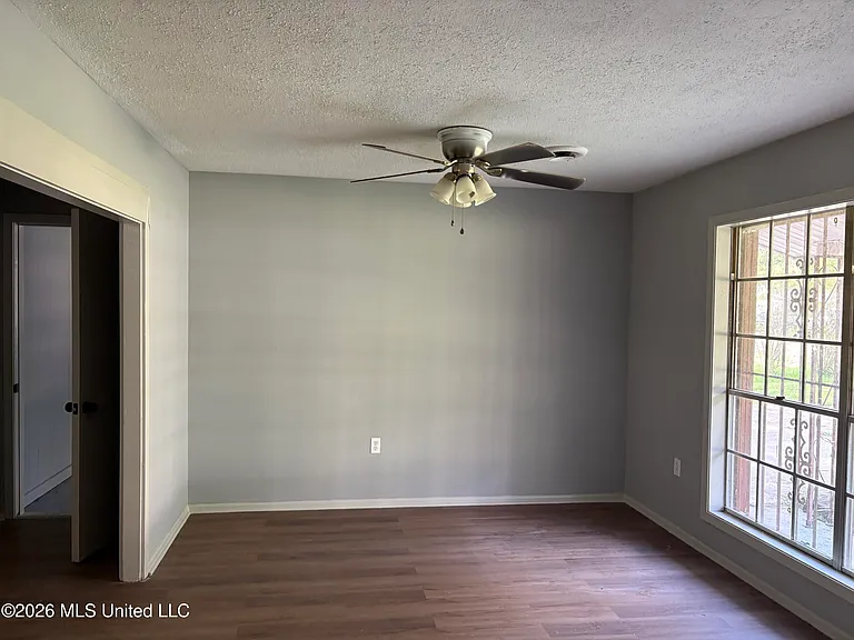 1241 Wooddell Dr — Photo 6