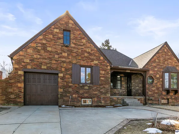 749 N 58th St, Omaha, NE 68132