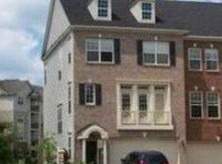 12010 Ashford Green Dr, Fairfax, VA 22030