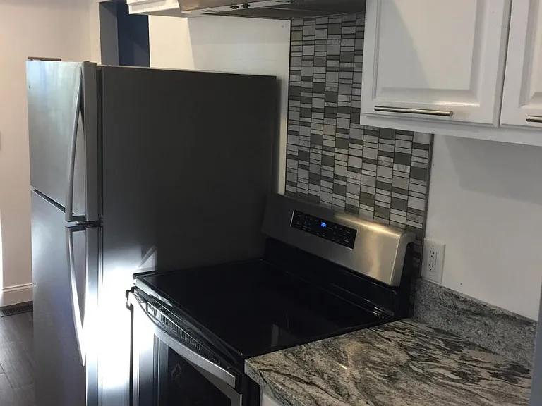 804 Carpenter St — Photo 1