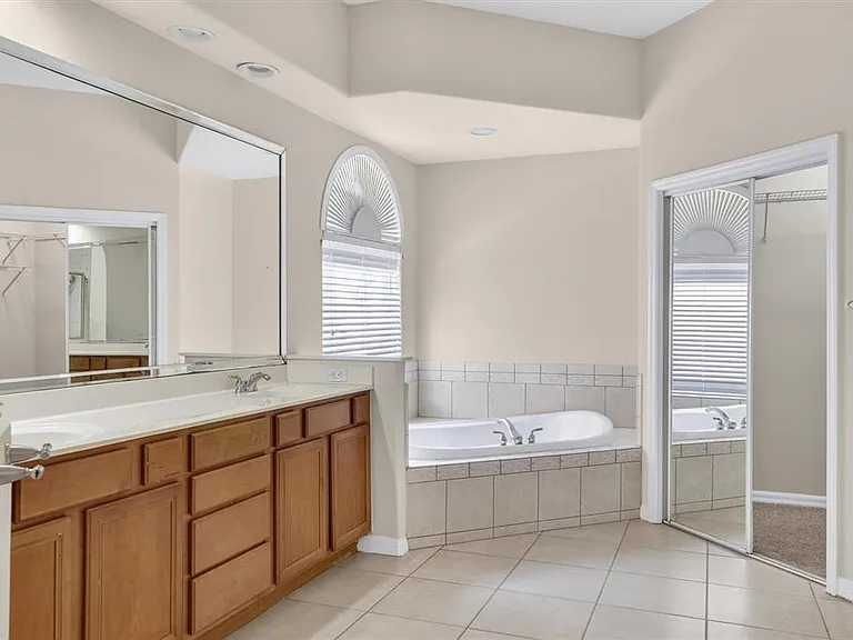 8506 Saint Marino Blvd — Photo 20