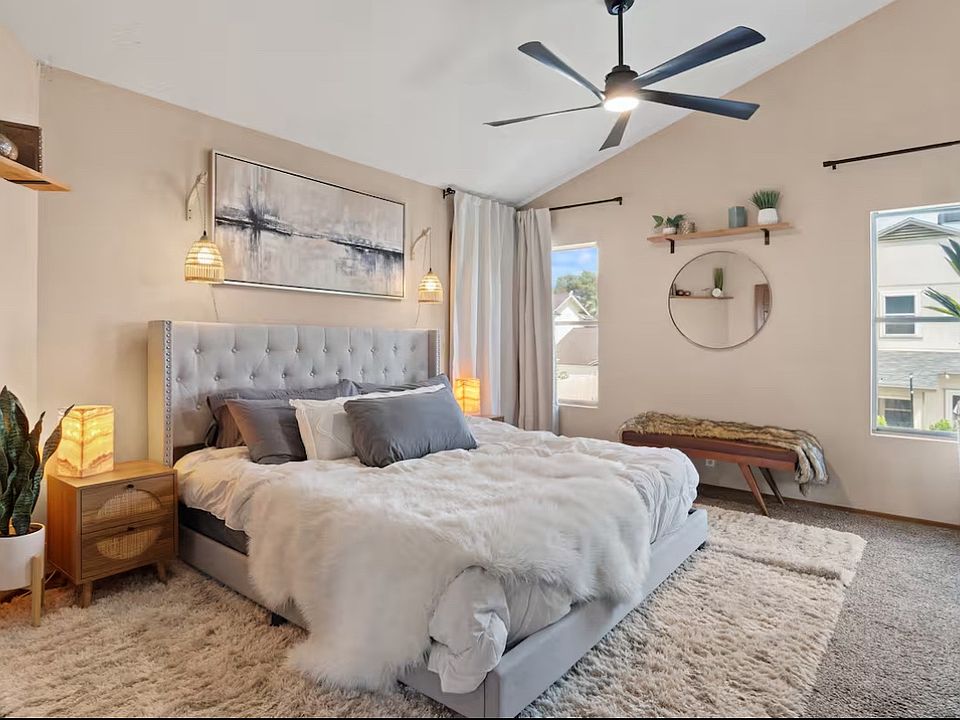 Scottsdale 5 Bedroom house for rent Master Bedroom King Size Purple Grid Luxury Bed