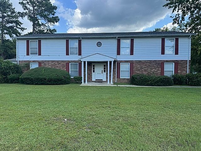 1st image of 1010 Carriage Dr APT A