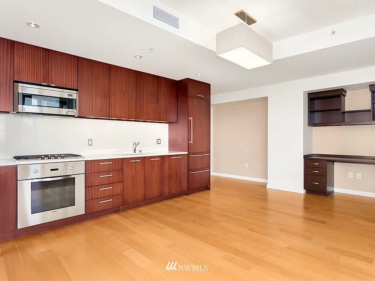 10700 NE 4th St #2008 — Photo 3