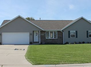 2676 Boxwood Cir, De Pere, WI 54115
