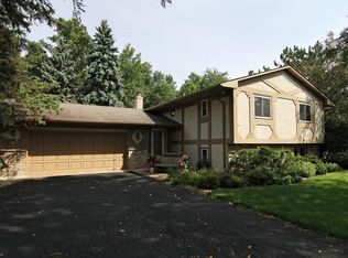 1305 Nursery Hill Ln, Arden Hills, MN 55112