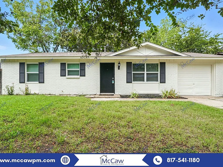 4425 Central Ln — Photo 1