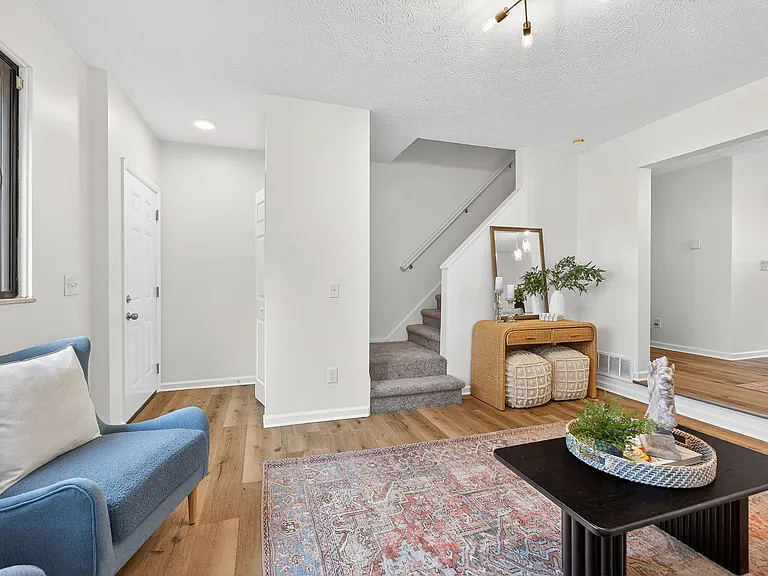 975 Hidden Acres Ct — Photo 3