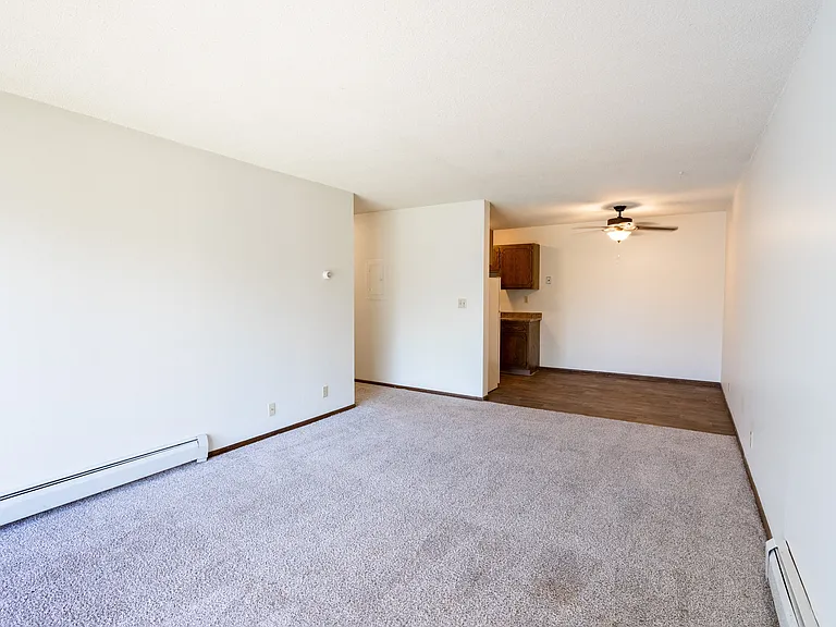 Eagan, MN Glen Pond Apartments | Living