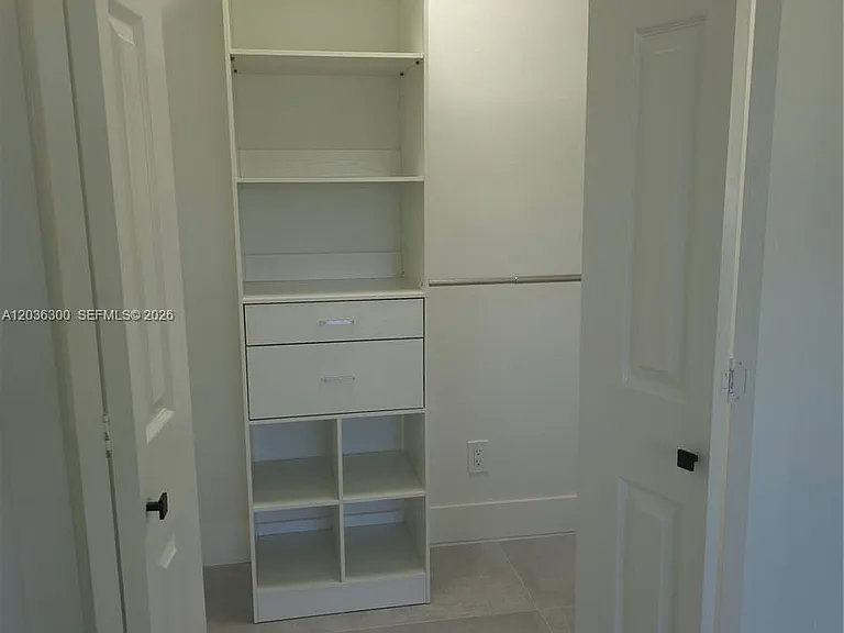 1565 Thumb Point Dr — Photo 34