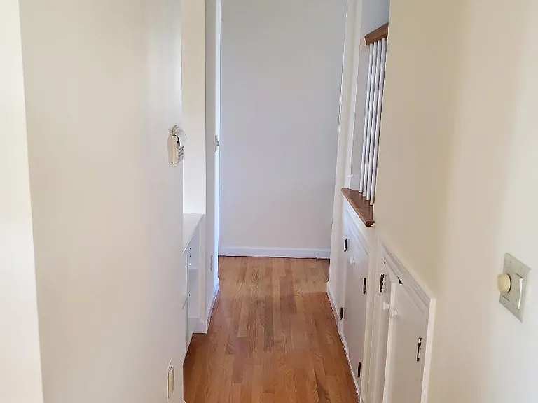 19 Grand Ave — Photo 22