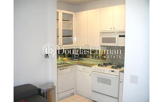 Rented by Douglas Elliman | media 24