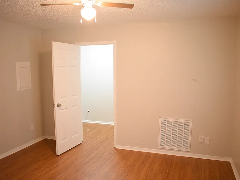 2433 Woden Rd #4 — Photo 6