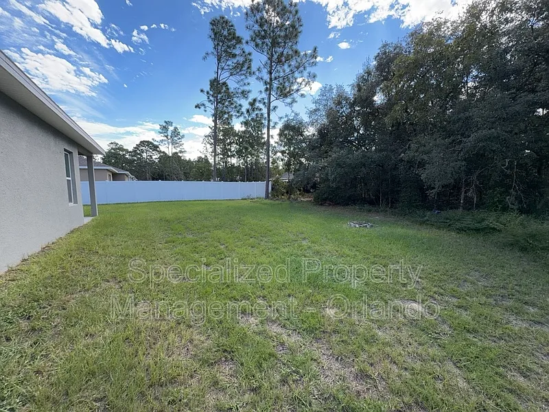 4 bed, 2.5 bath, 1551 sqft, $1,799 — Photo 2