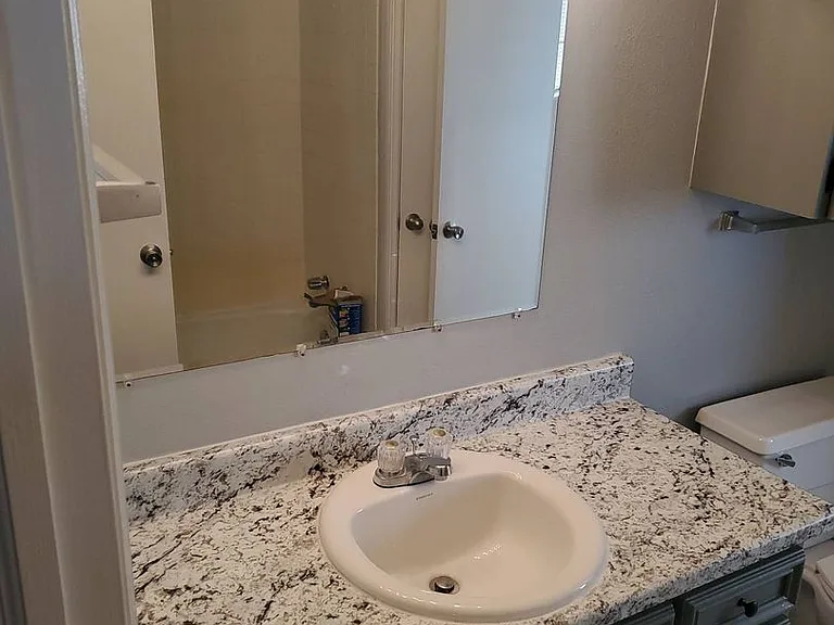Stratford East Apartments — Photo 77