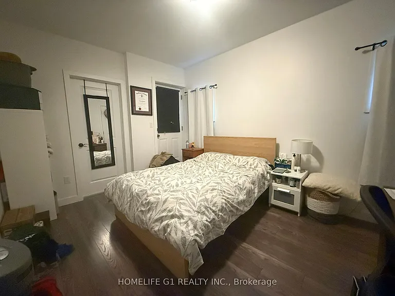 286 Hunter St W — Photo 17