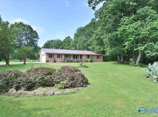 64 Livingstone Ln, Decatur, AL 35603