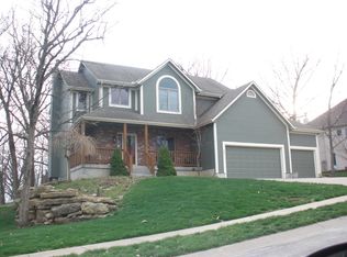 301 Oak Vw, Pleasant Hill, MO 64080
